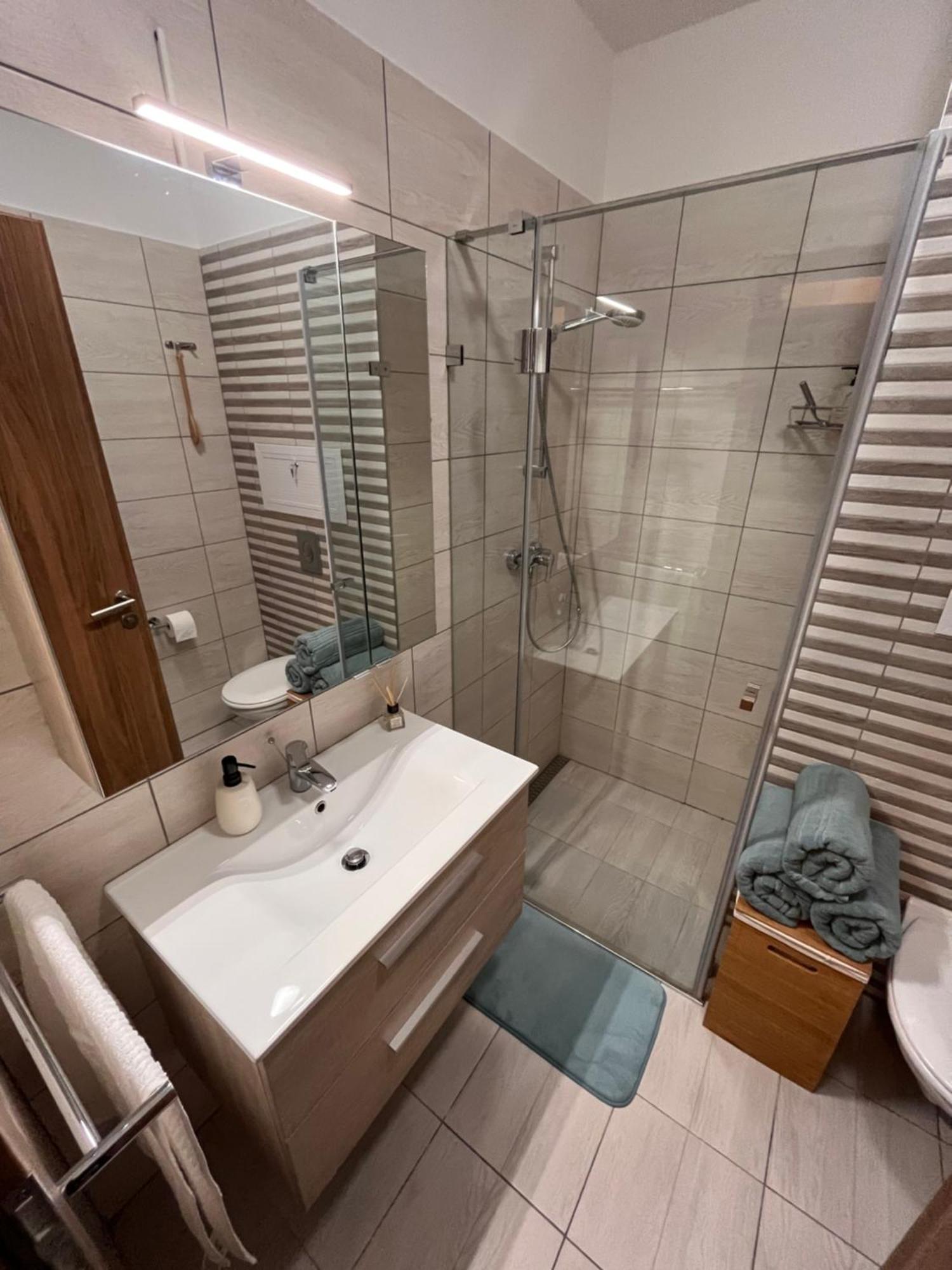 Modern, Kenyelmes Otthon Neked Apartment Будапеща Екстериор снимка